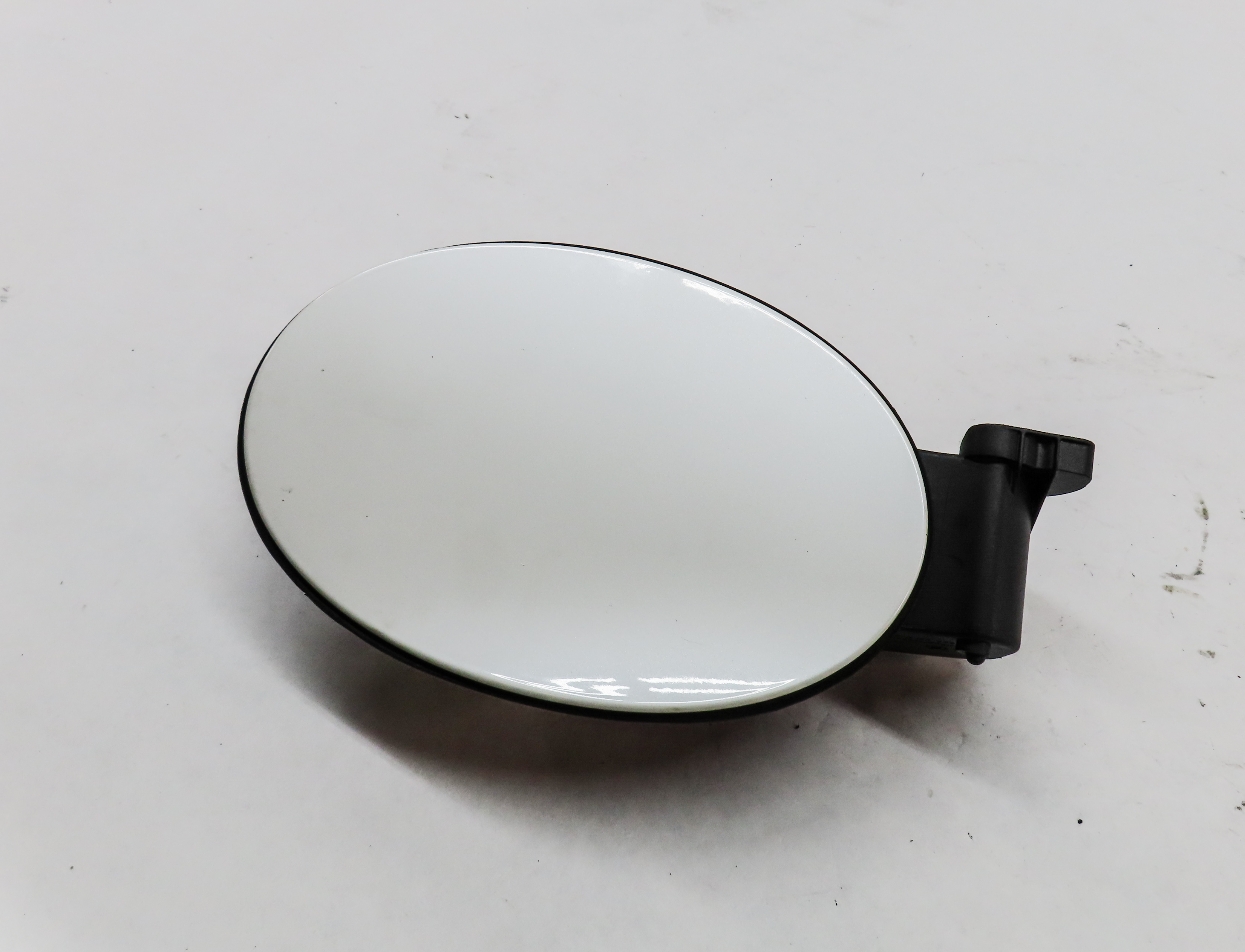 07-12 MERCEDES GL320 GL350 GL450 GL550 X164 FUEL DOOR w/HOUSING (WHITE) — exact item pictured